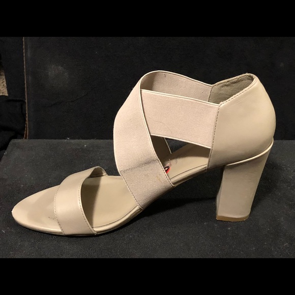 New Rockport Sandals - Picture 2 of 4